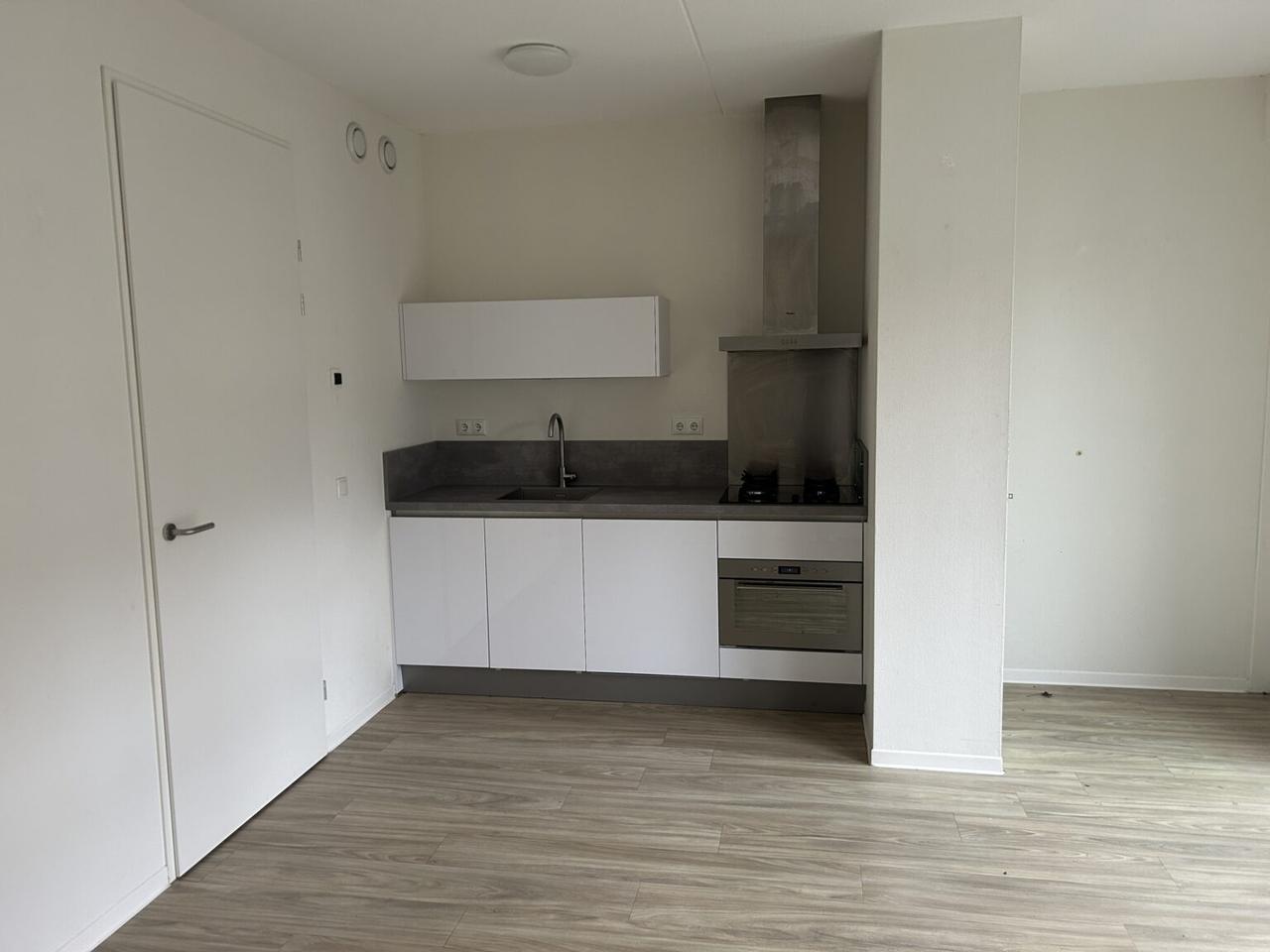 1-bedroom apartment with parking in Tilburg - Image 6