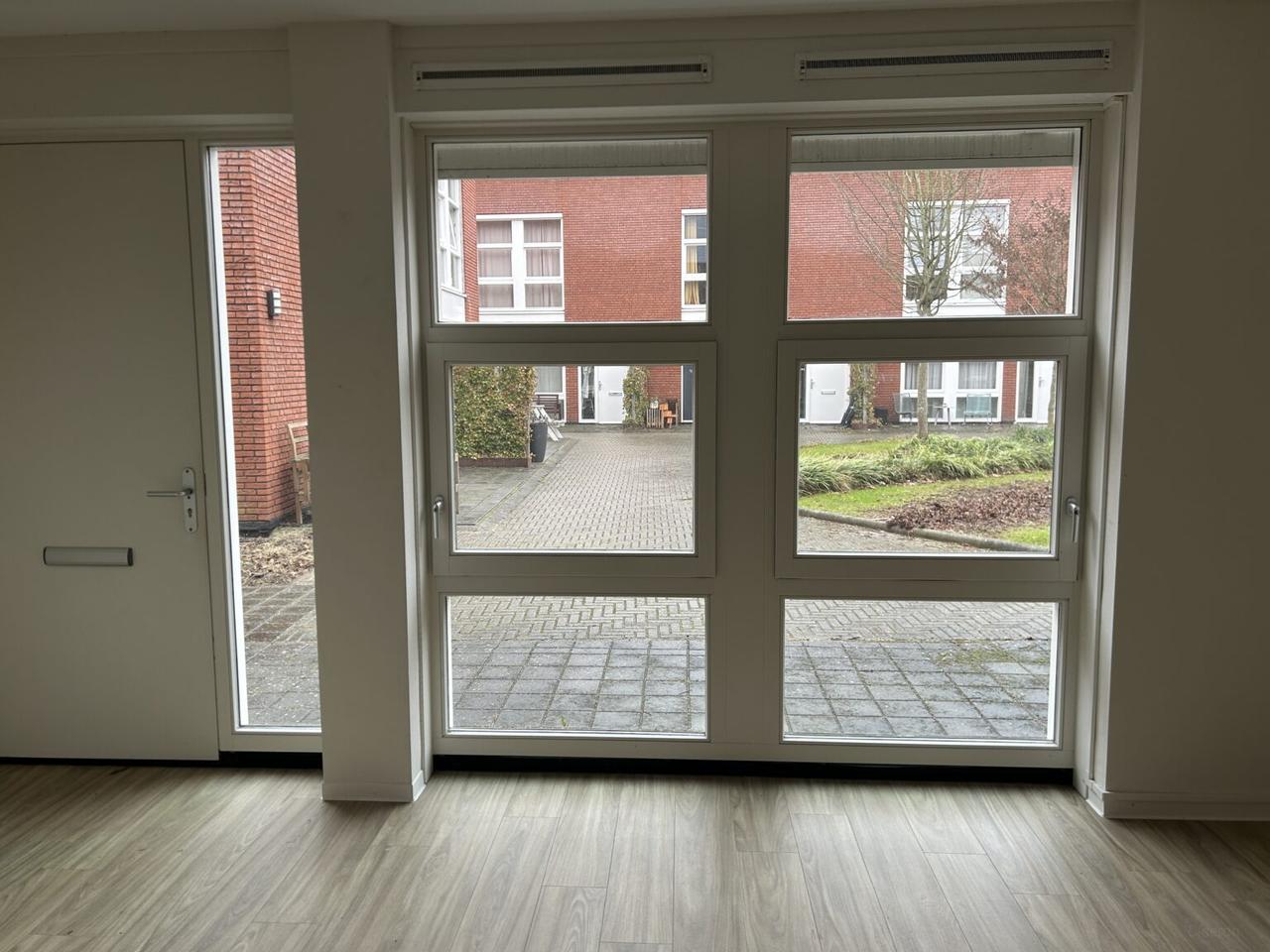1-bedroom apartment with parking in Tilburg - Image 8