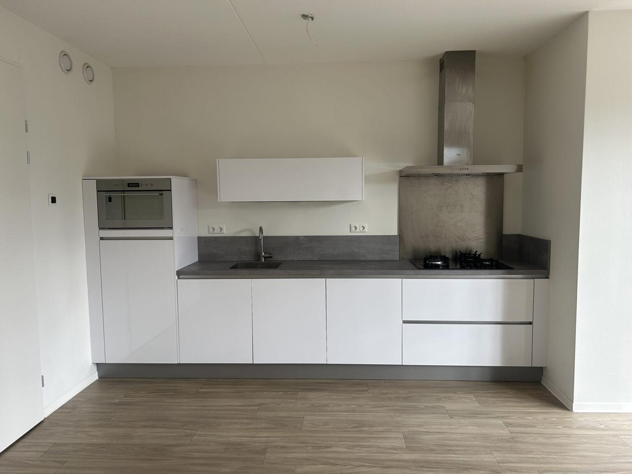 City Home with Parking in Tilburg - Image 5