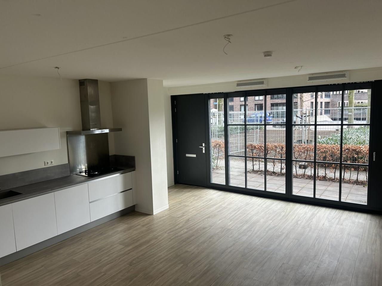 City Home with Parking in Tilburg - Image 6