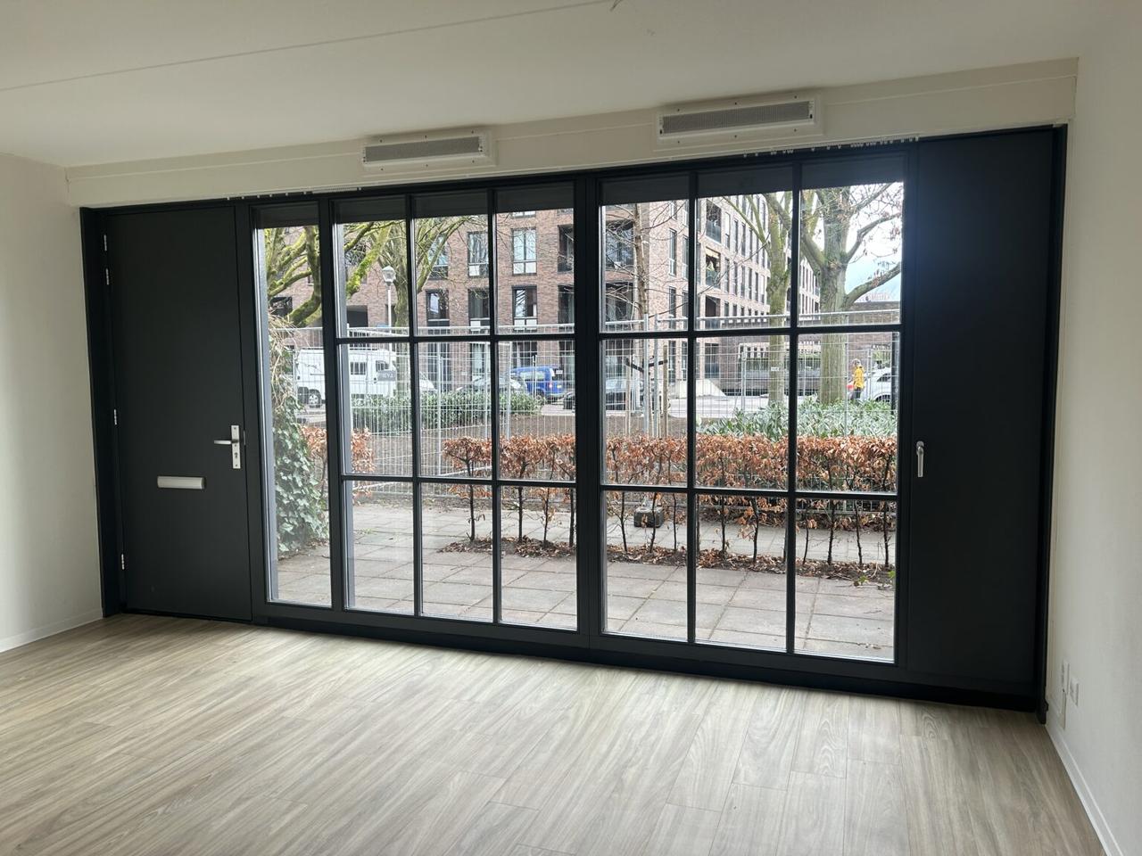 City Home with Parking in Tilburg - Image 7