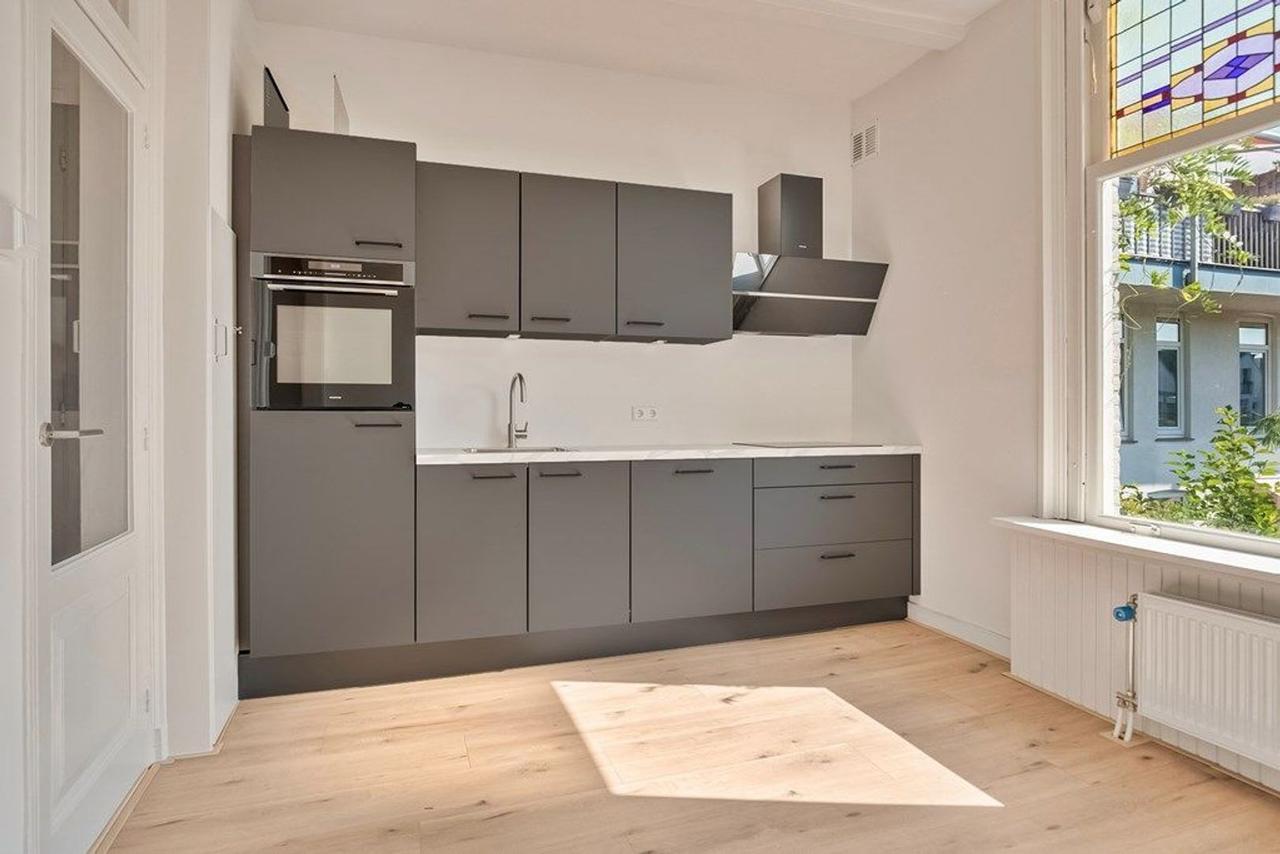 Family Home with Garden in Oude Noorden - Image 2