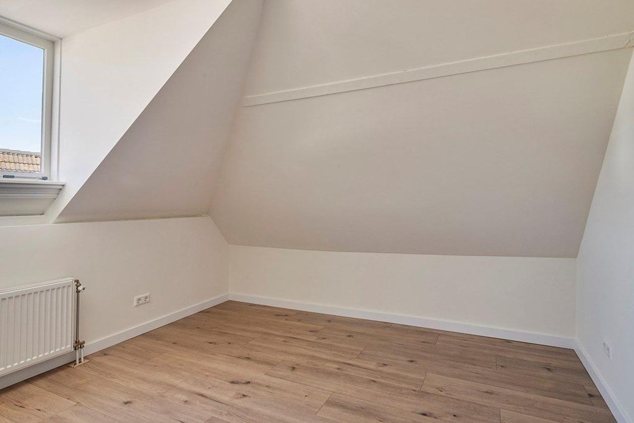 Family Home with Garden in Oude Noorden - Image 12