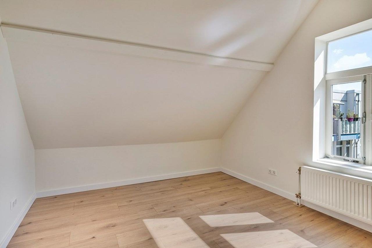 Family Home with Garden in Oude Noorden - Image 16
