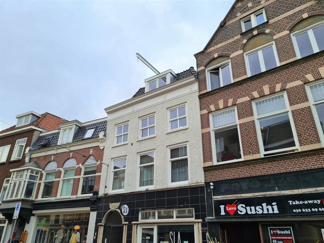 Balkon en A-label aan de Voorstraat - Afbeelding 1