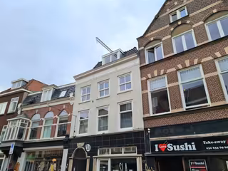 Balkon en A-label aan de Voorstraat