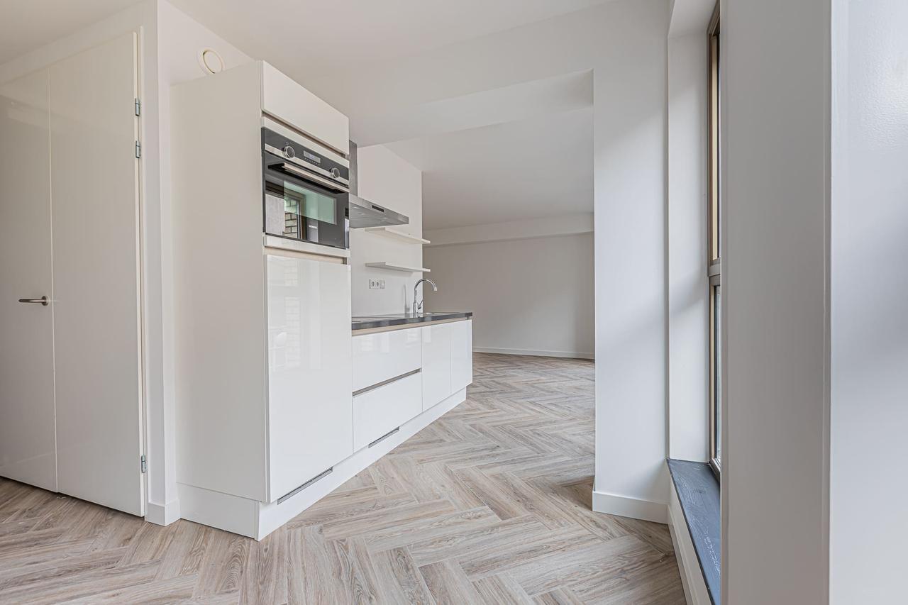 Furnished 1-bedroom apartment near Leidseplein - Image 7