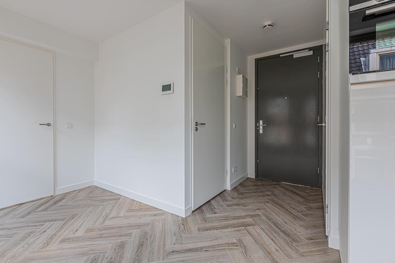 Furnished 1-bedroom apartment near Leidseplein - Image 9