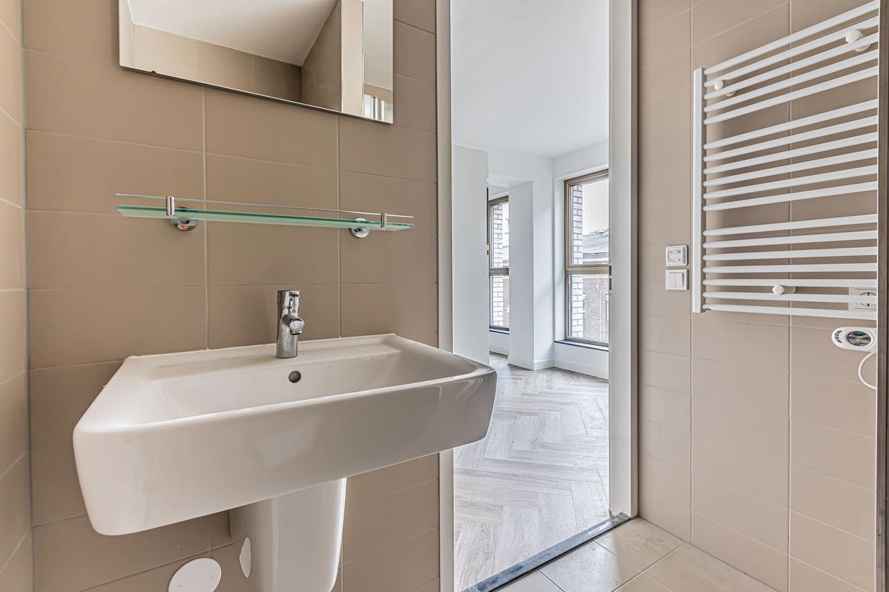 Furnished 1-bedroom apartment near Leidseplein - Image 12