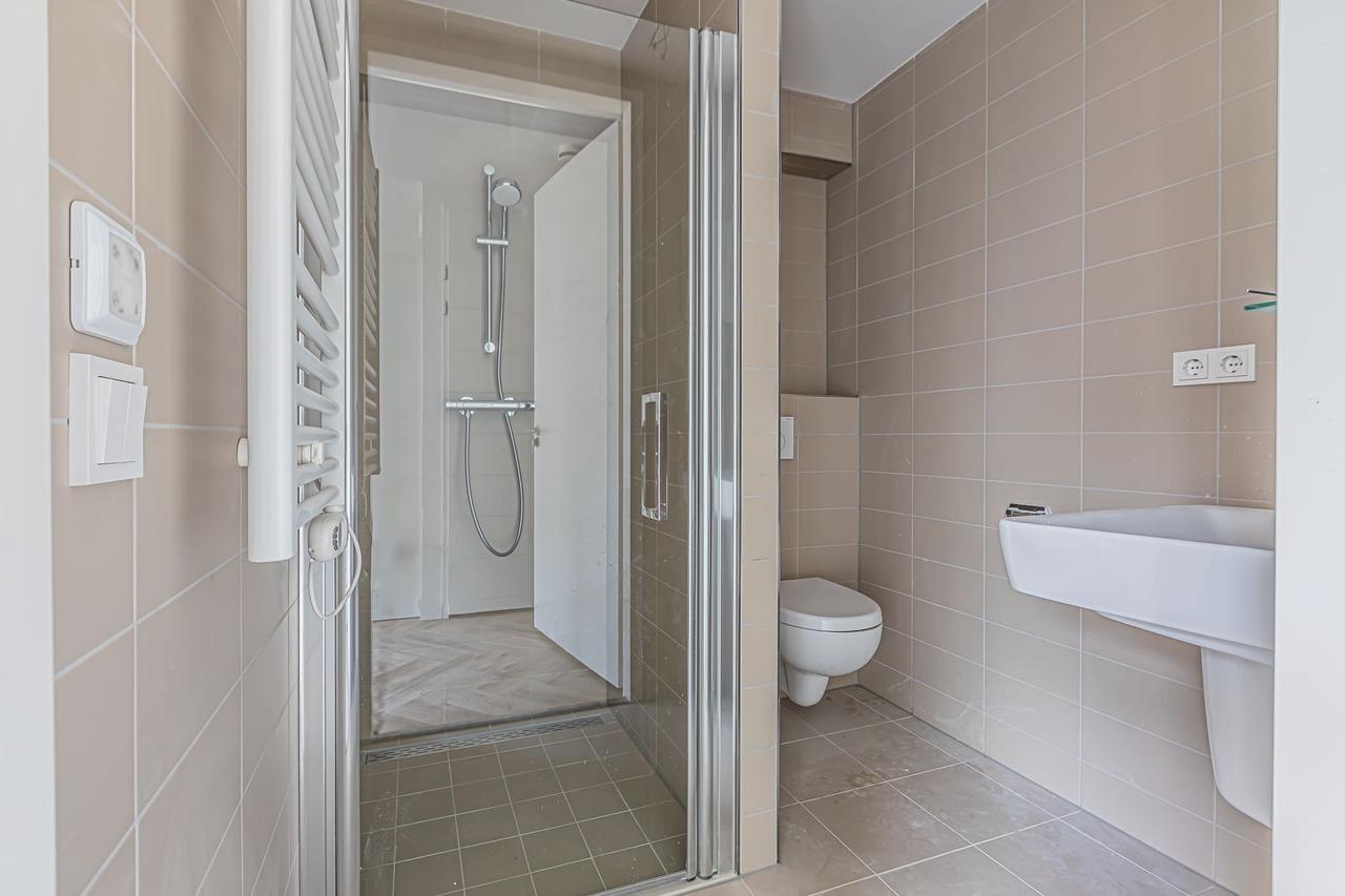 Furnished 1-bedroom apartment near Leidseplein - Image 13