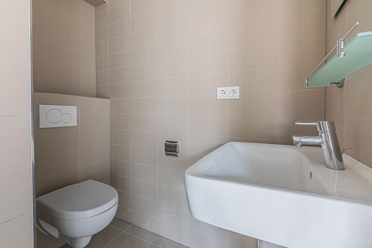 Furnished 1-bedroom apartment near Leidseplein - Image 14