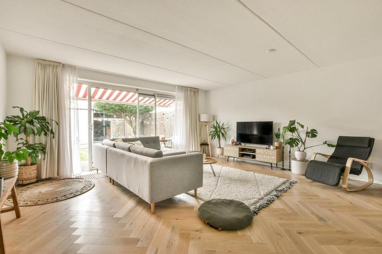 Furnished Family Home with Garden in Literatuurwijk - Image 3