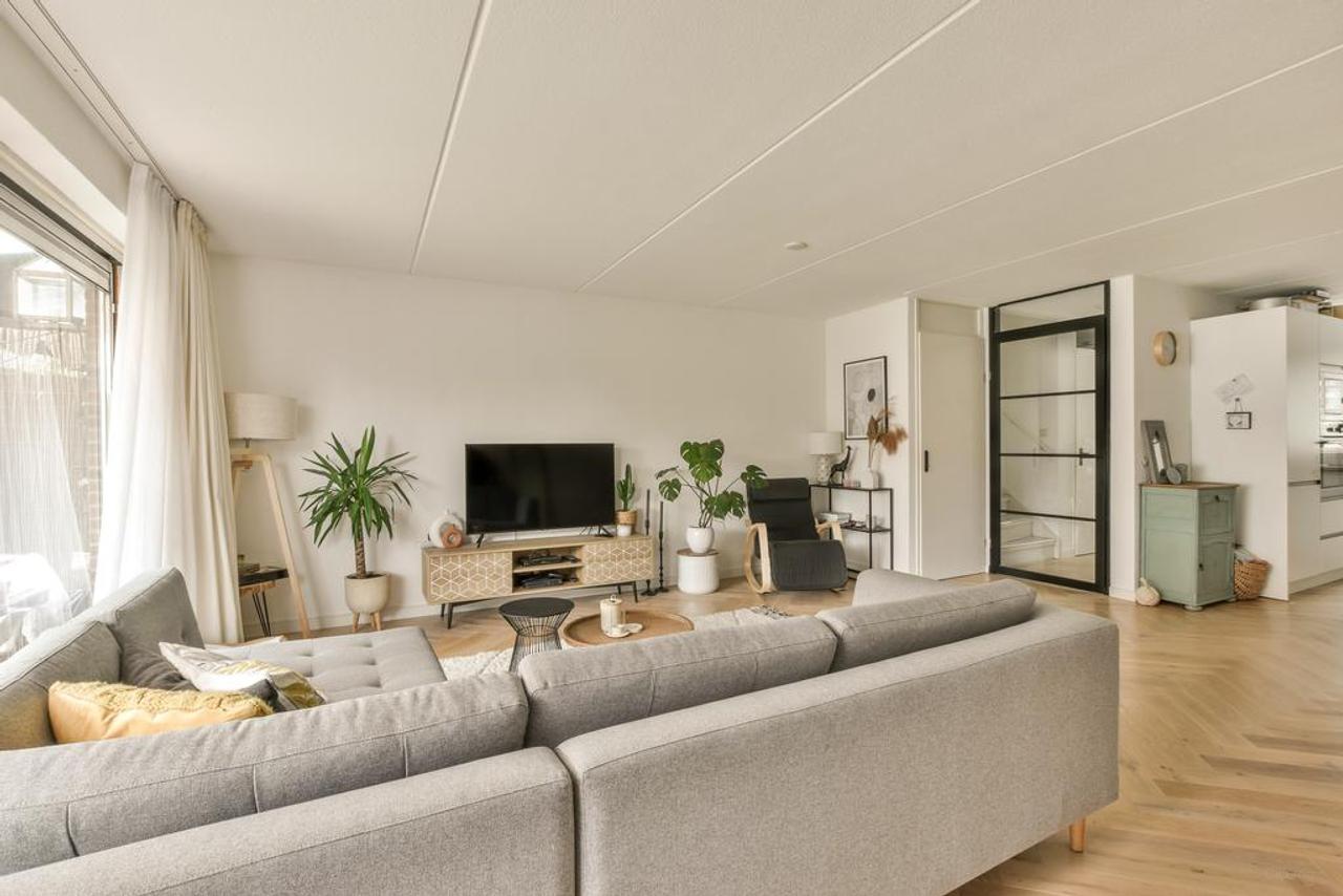 Furnished Family Home with Garden in Literatuurwijk - Image 4