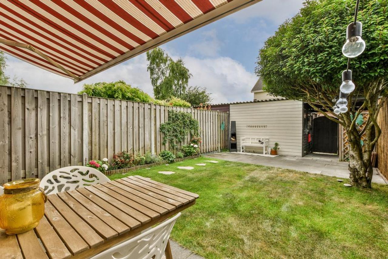 Furnished Family Home with Garden in Literatuurwijk - Image 11