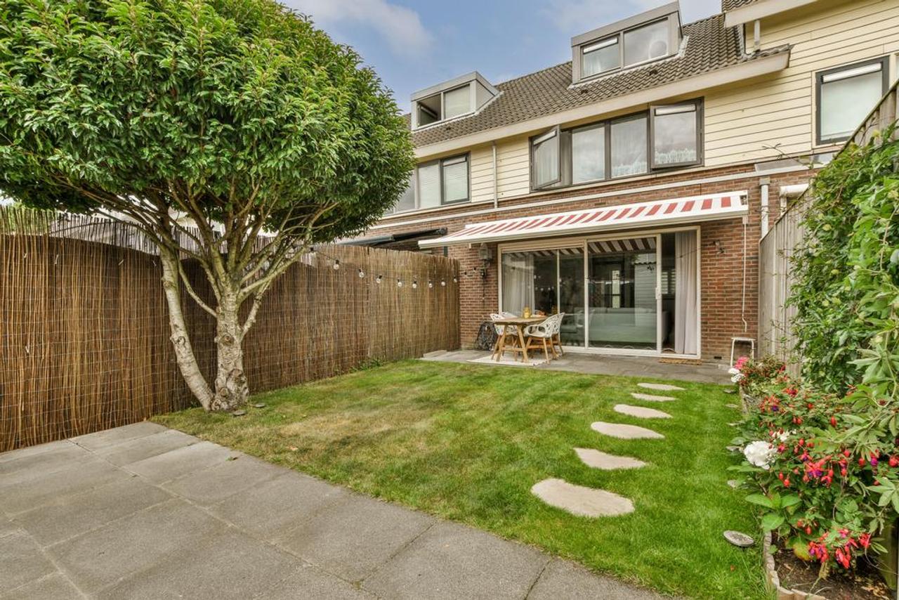 Furnished Family Home with Garden in Literatuurwijk - Image 12