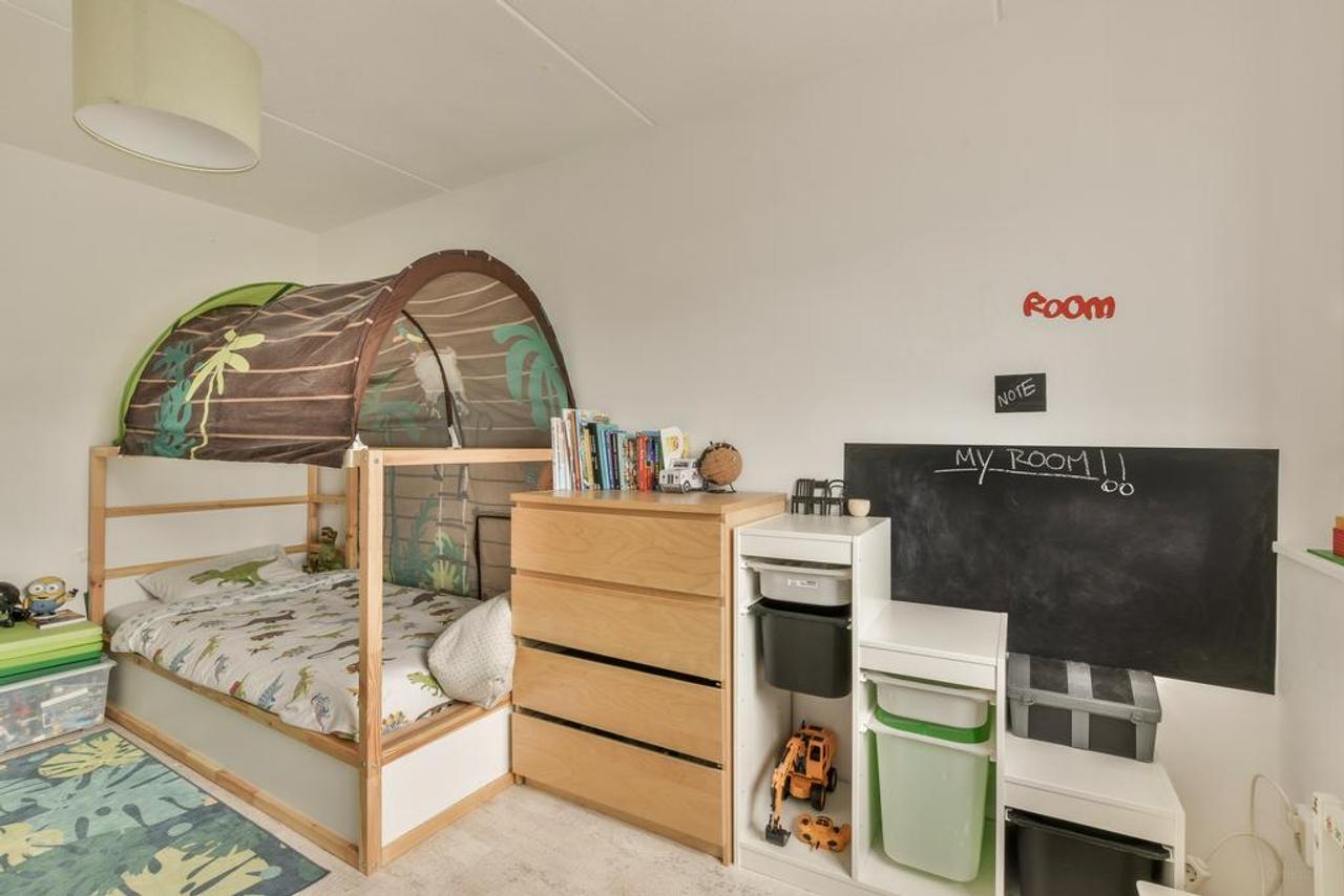 Furnished Family Home with Garden in Literatuurwijk - Image 16