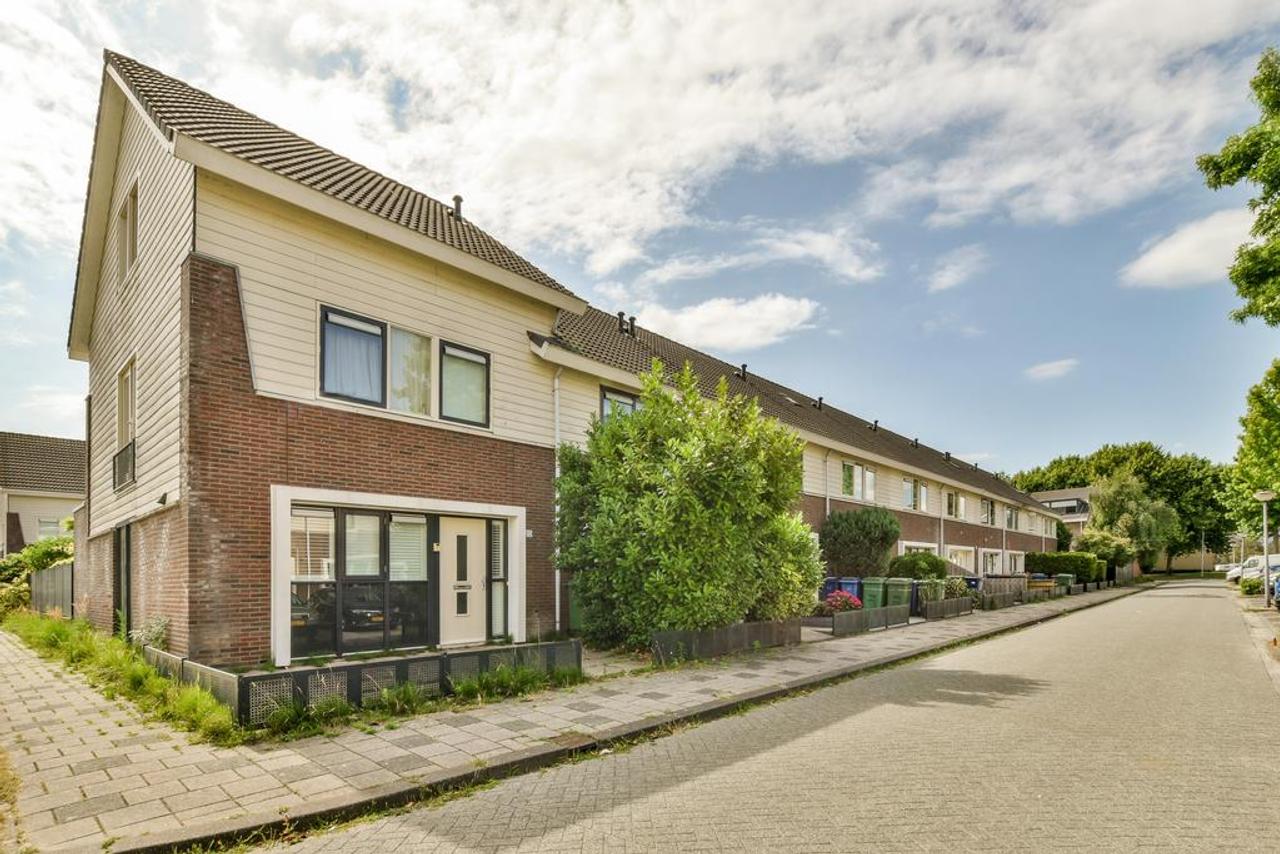 Furnished Family Home with Garden in Literatuurwijk - Image 24