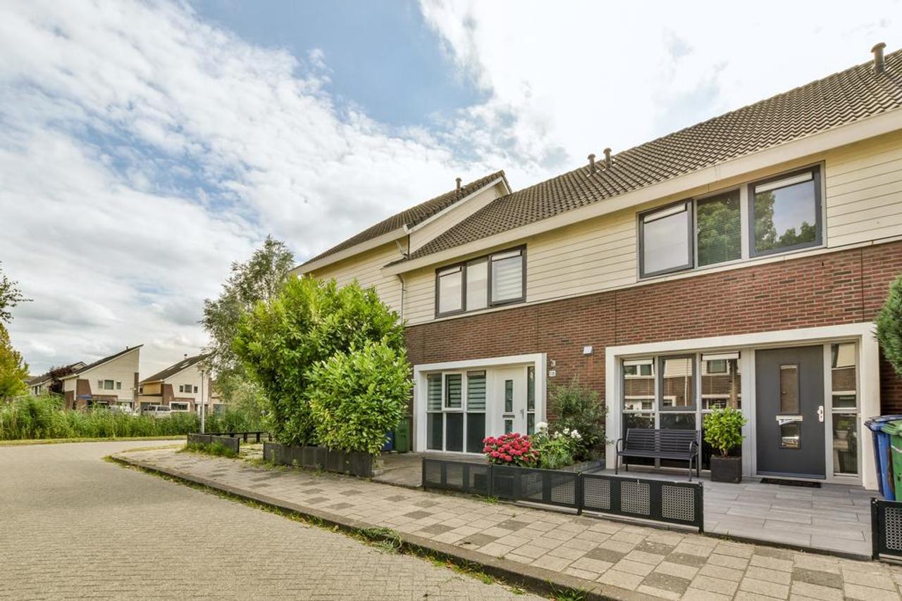 Furnished Family Home with Garden in Literatuurwijk - Image 25