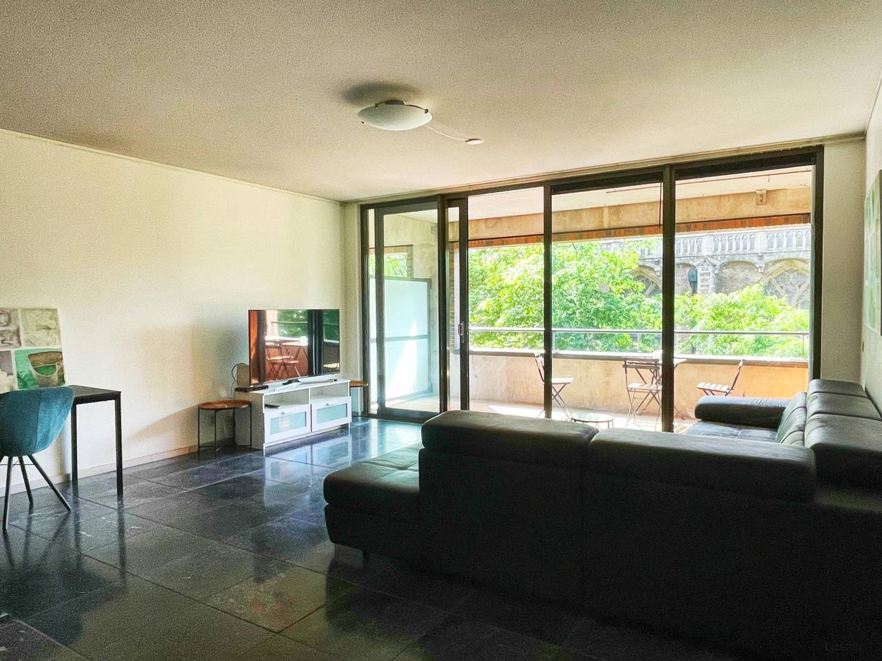 Gemeubileerd 4-kamerappartement bij Blaak - Afbeelding 1