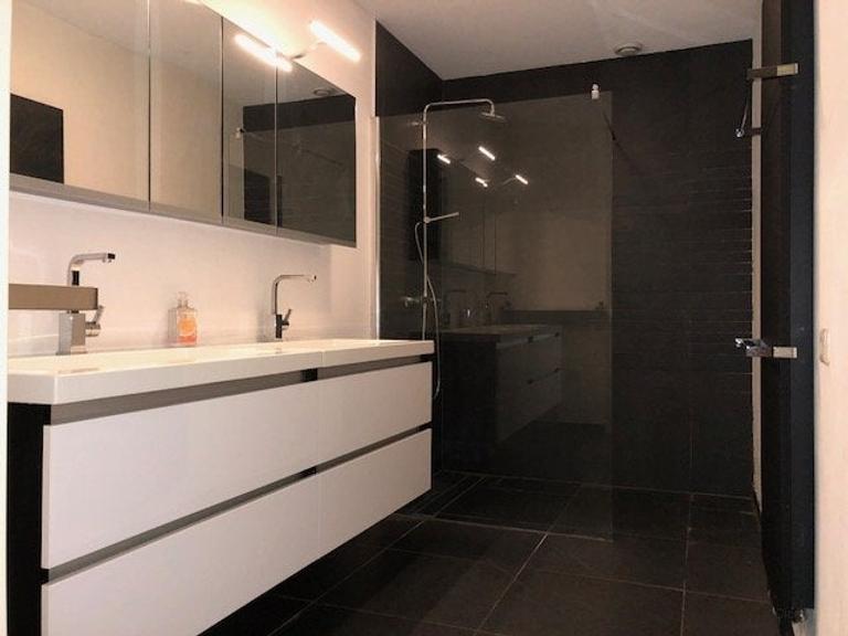 Gemeubileerd 4-kamerappartement bij Blaak - Afbeelding 14