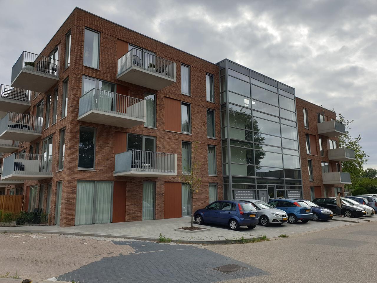 2-Bedroom Apartment with Balcony in Almere Haven - Image 1