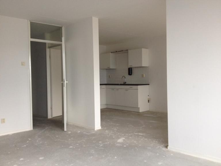 Apartment with balcony next to the station - Image 4