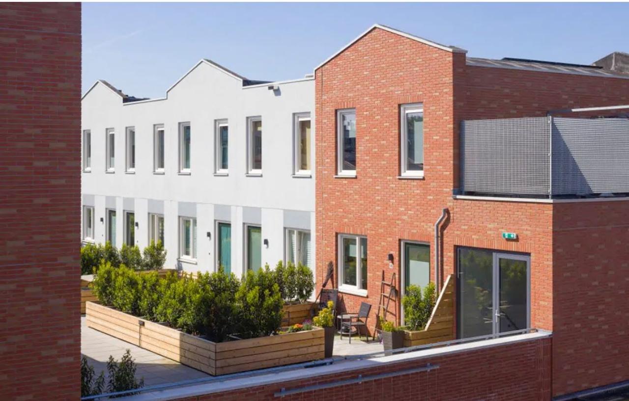 2-Bedroom Apartment with Two Terraces - Image 3