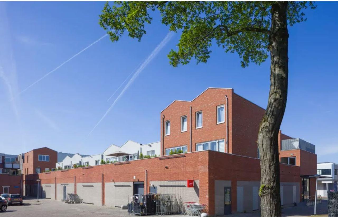 Maisonette with Terrace in Almere Haven - Image 2