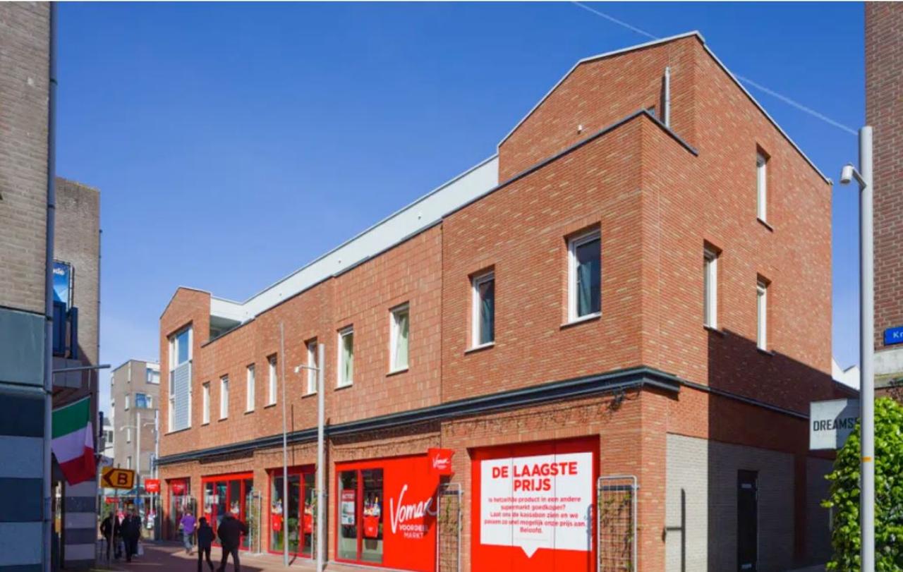 Maisonette with Terrace in Almere Haven - Image 3