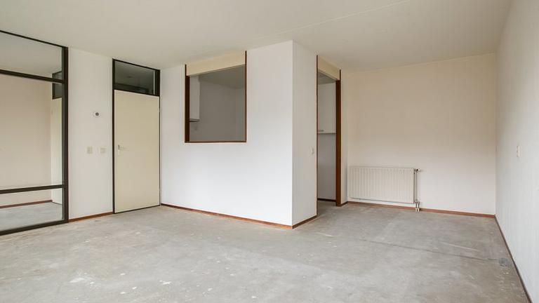 Apartment with Balcony in the Heart of Tilburg - Image 4
