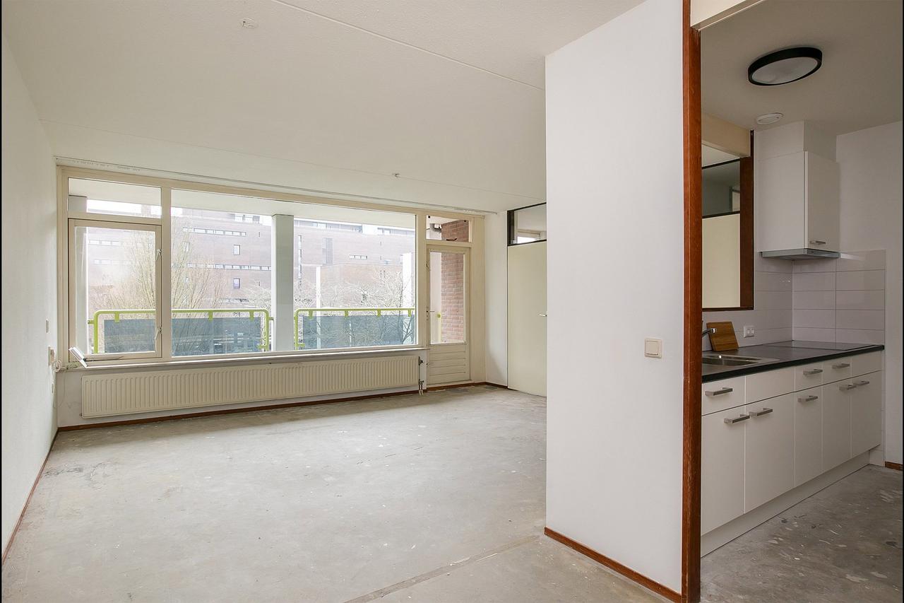 Apartment with Balcony in the Heart of Tilburg - Image 7