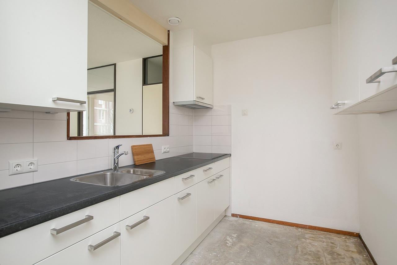 Apartment with Balcony in the Heart of Tilburg - Image 8