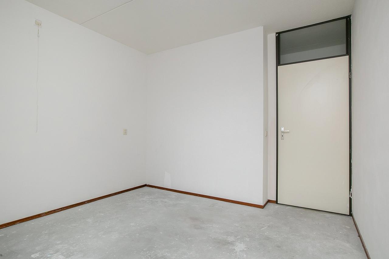 Apartment with Balcony in the Heart of Tilburg - Image 13