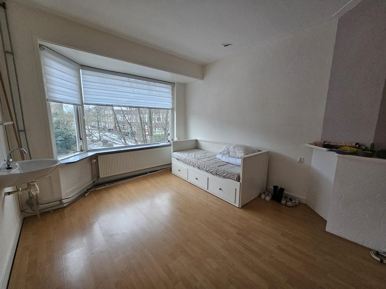 Lichte kamer met wastafel in Gorechtbuurt - Afbeelding 1