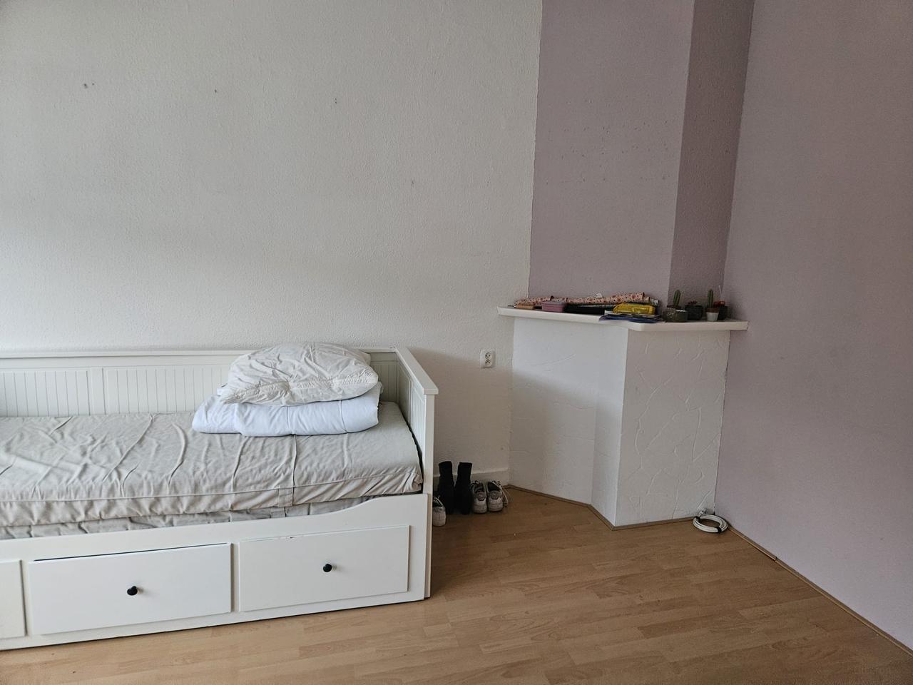 Lichte kamer met wastafel in Gorechtbuurt - Afbeelding 4