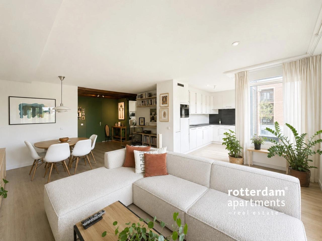 Gemeubileerd 3-kamerappartement met havenzicht - Afbeelding 2