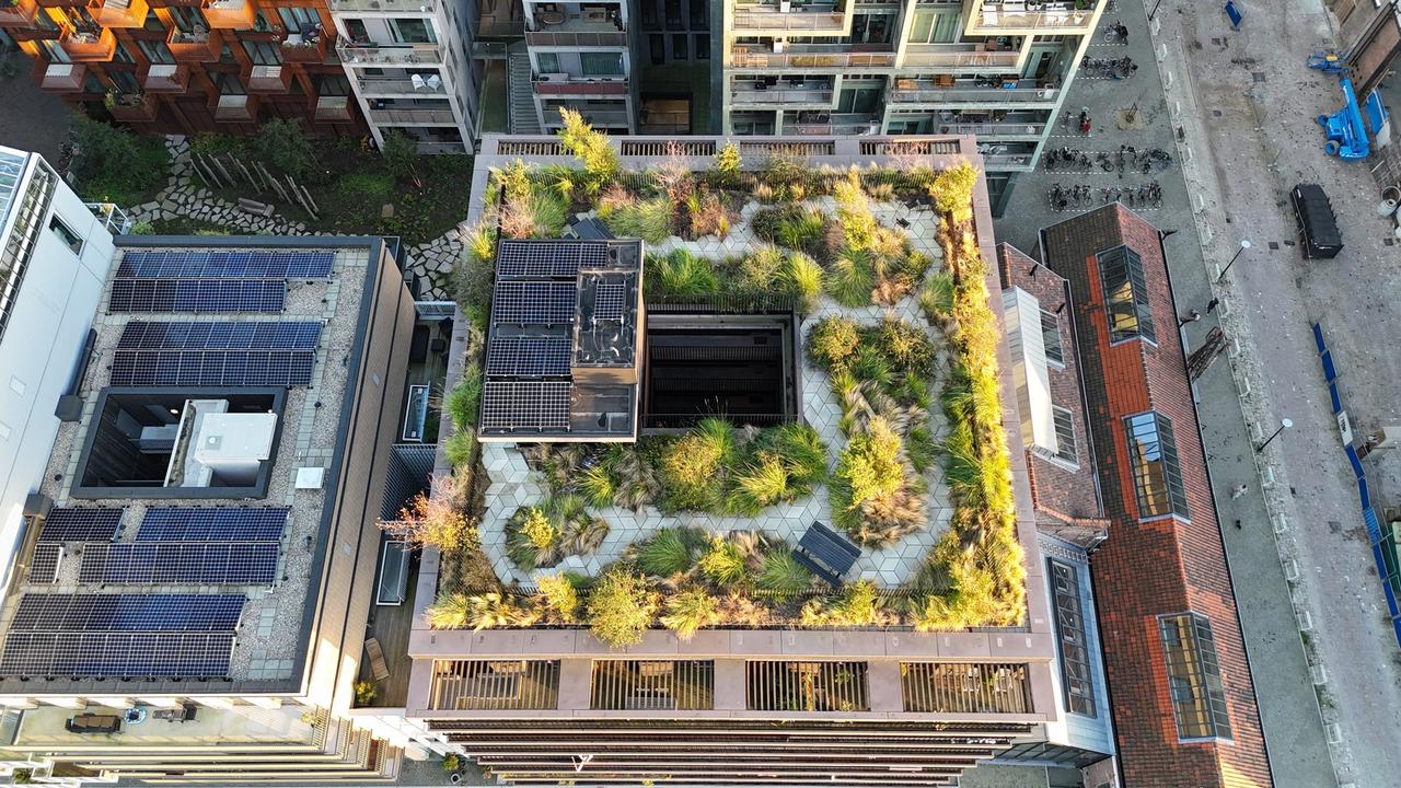 3-Bedroom Apartment with Large Terrace - Image 1