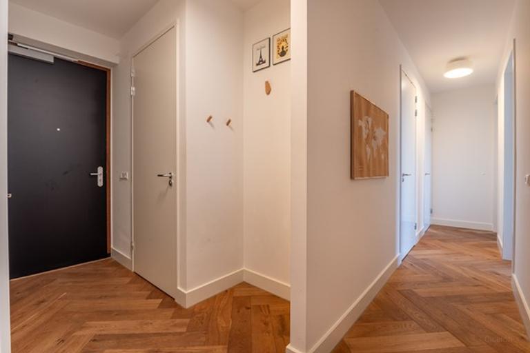 3-Bedroom Apartment with Large Terrace - Image 5