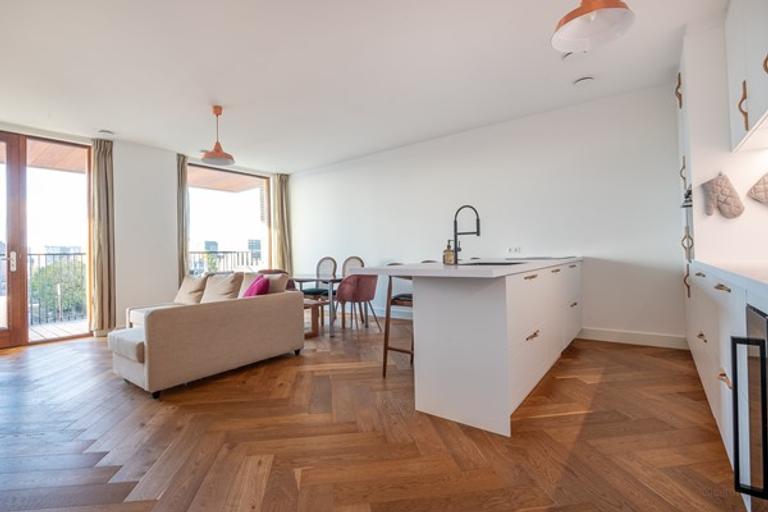 3-Bedroom Apartment with Large Terrace - Image 6