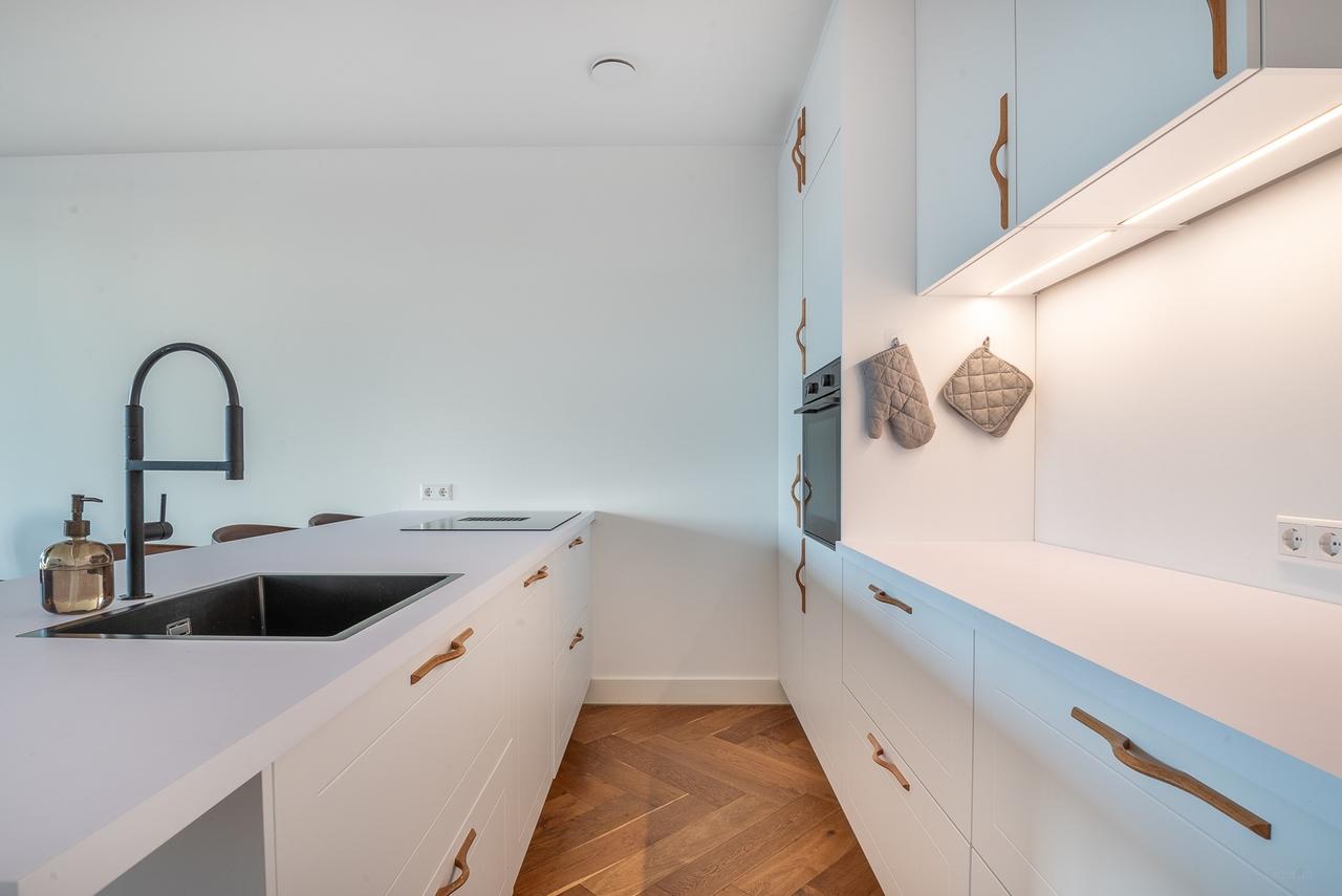 3-Bedroom Apartment with Large Terrace - Image 8