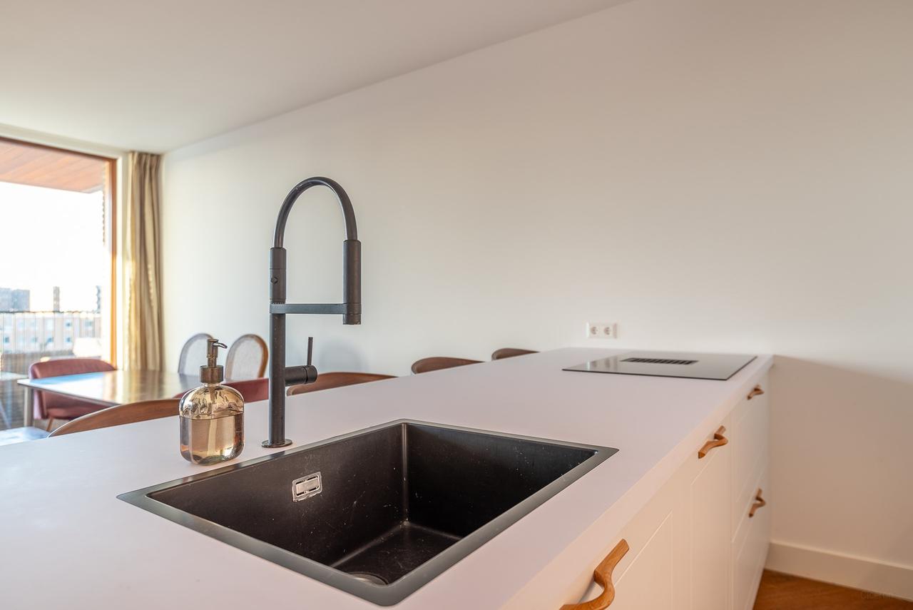 3-Bedroom Apartment with Large Terrace - Image 9