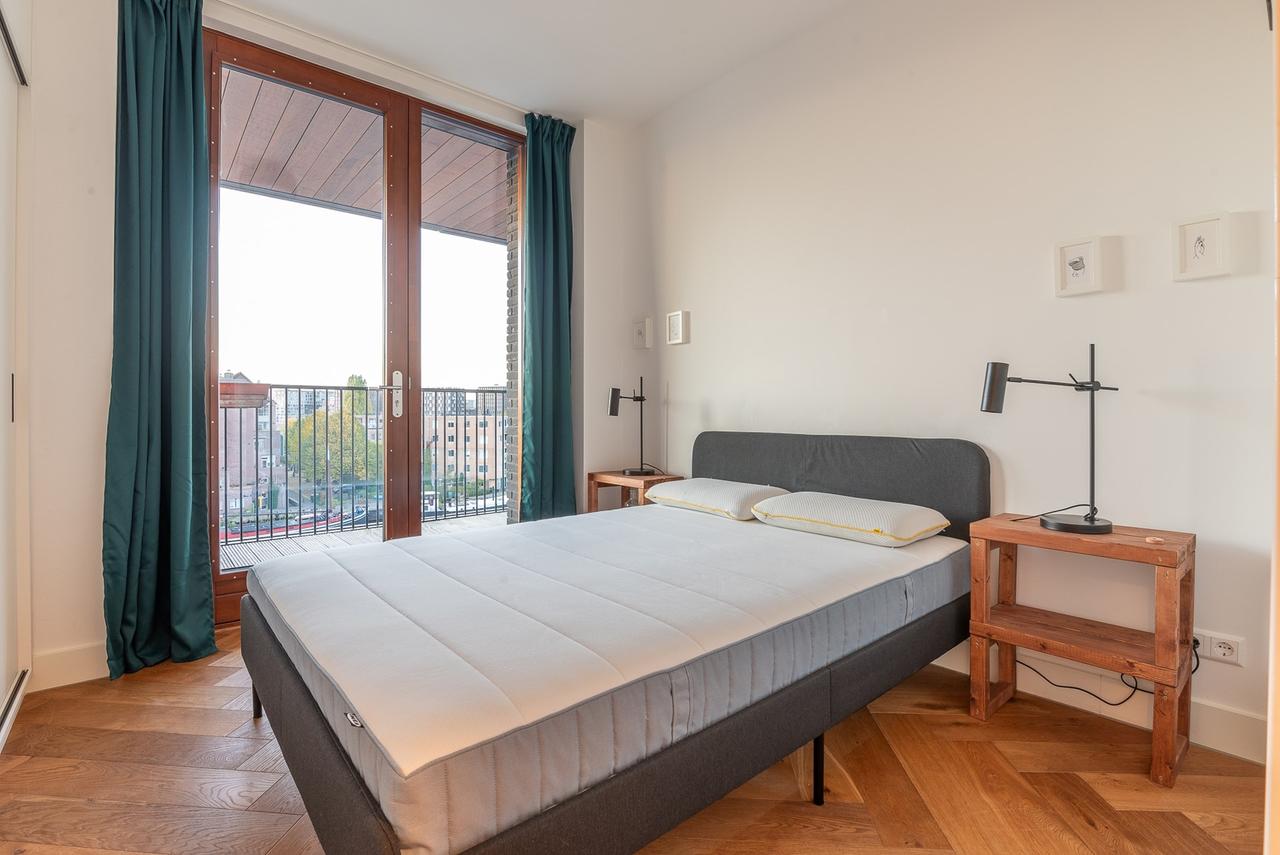 3-Bedroom Apartment with Large Terrace - Image 18