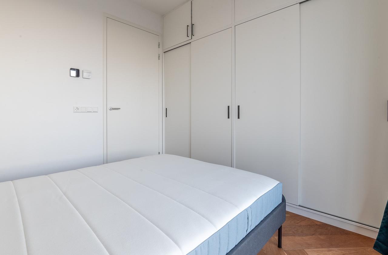 3-Bedroom Apartment with Large Terrace - Image 20