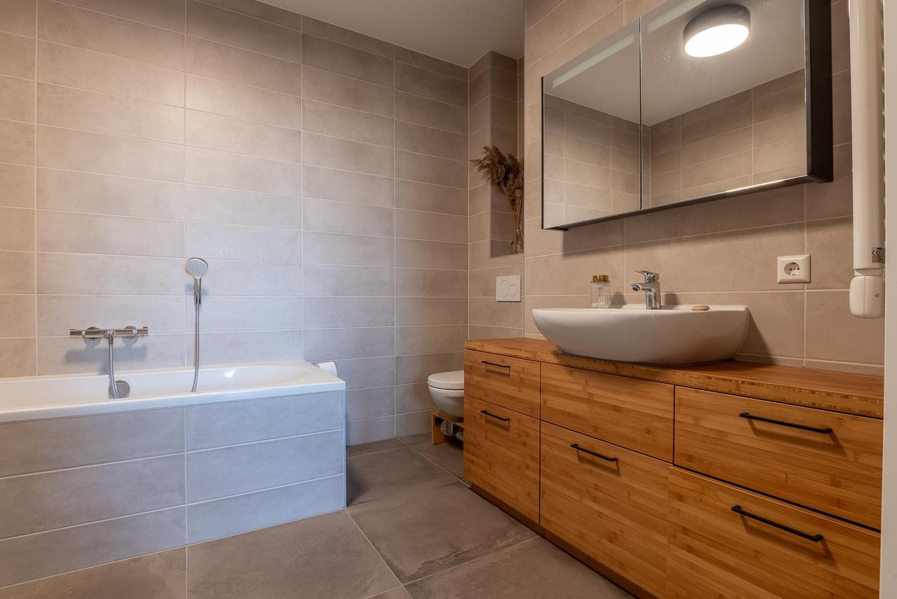 3-Bedroom Apartment with Large Terrace - Image 21