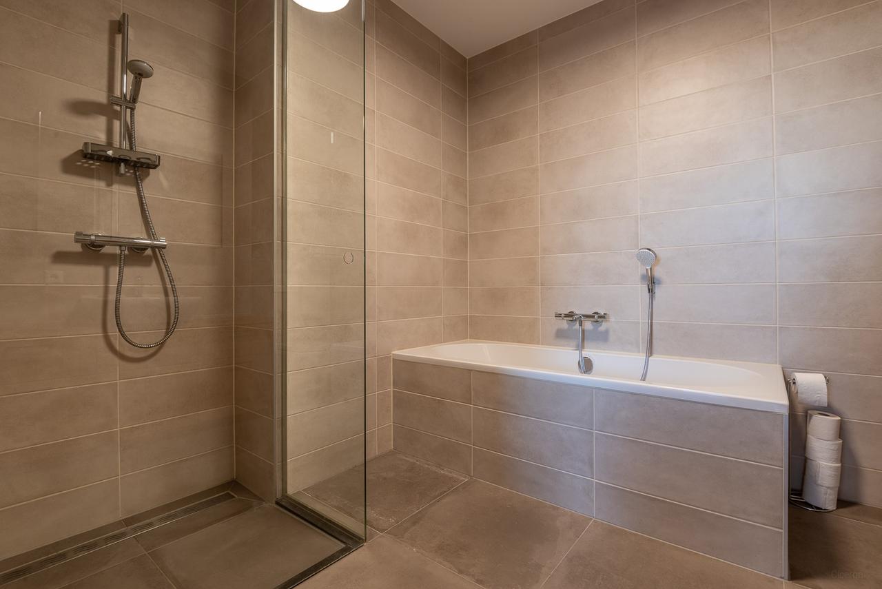 3-Bedroom Apartment with Large Terrace - Image 22