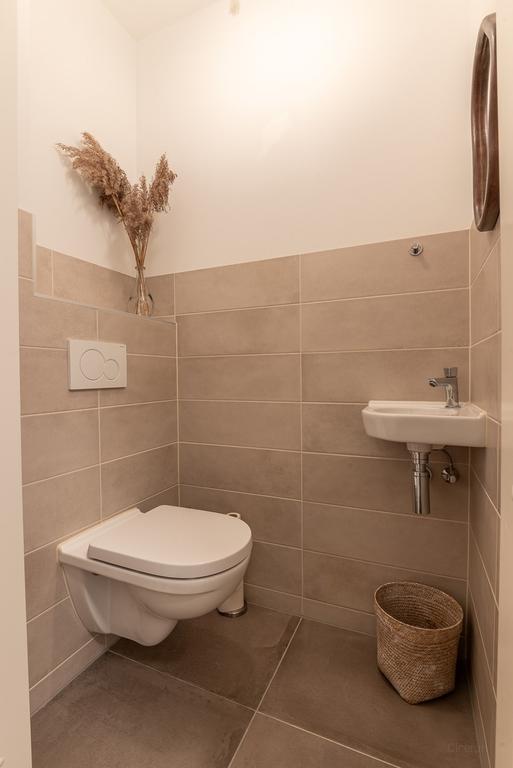 3-Bedroom Apartment with Large Terrace - Image 24