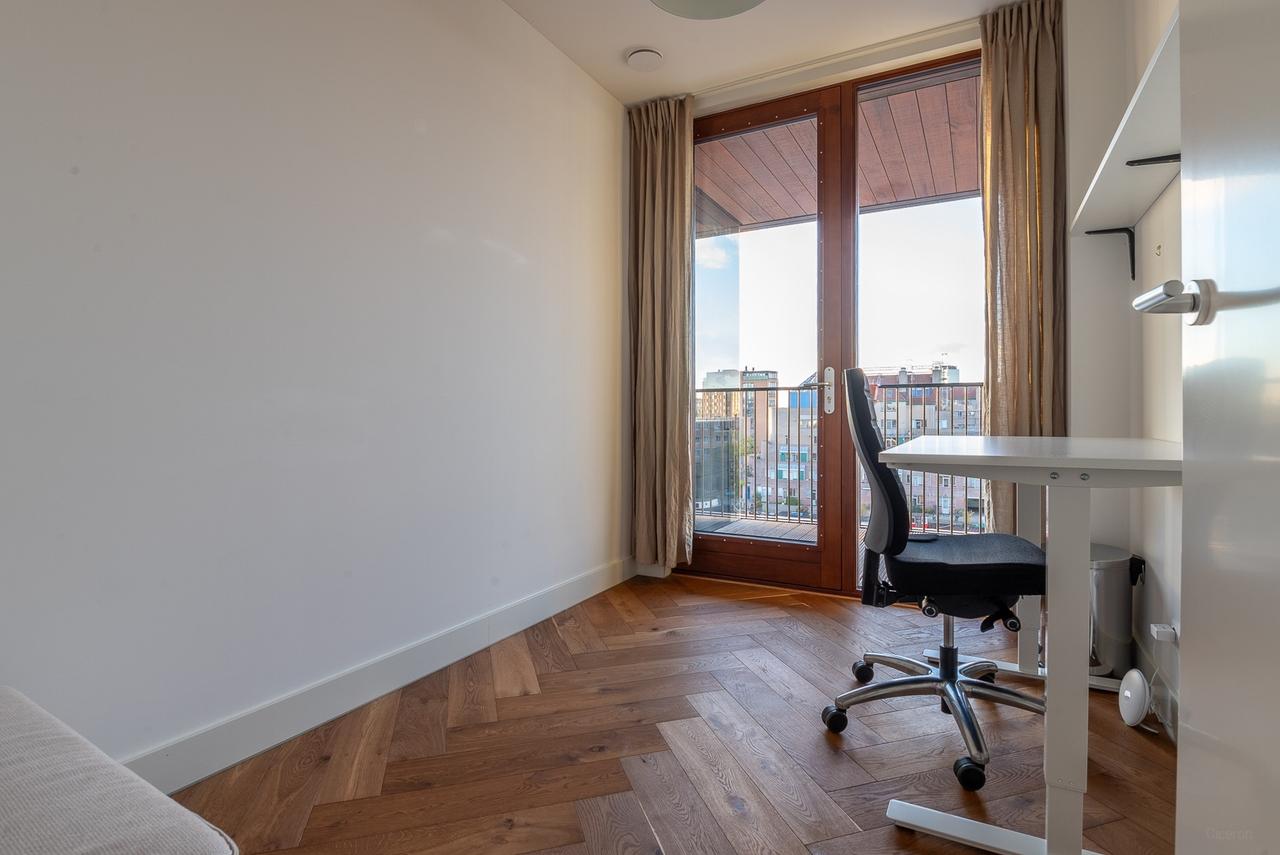 3-Bedroom Apartment with Large Terrace - Image 25