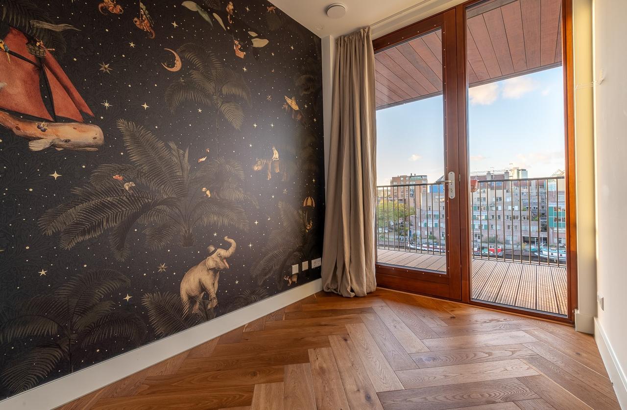 3-Bedroom Apartment with Large Terrace - Image 27