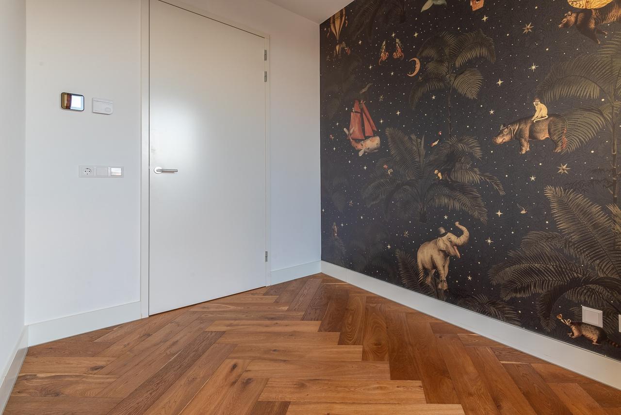 3-Bedroom Apartment with Large Terrace - Image 28
