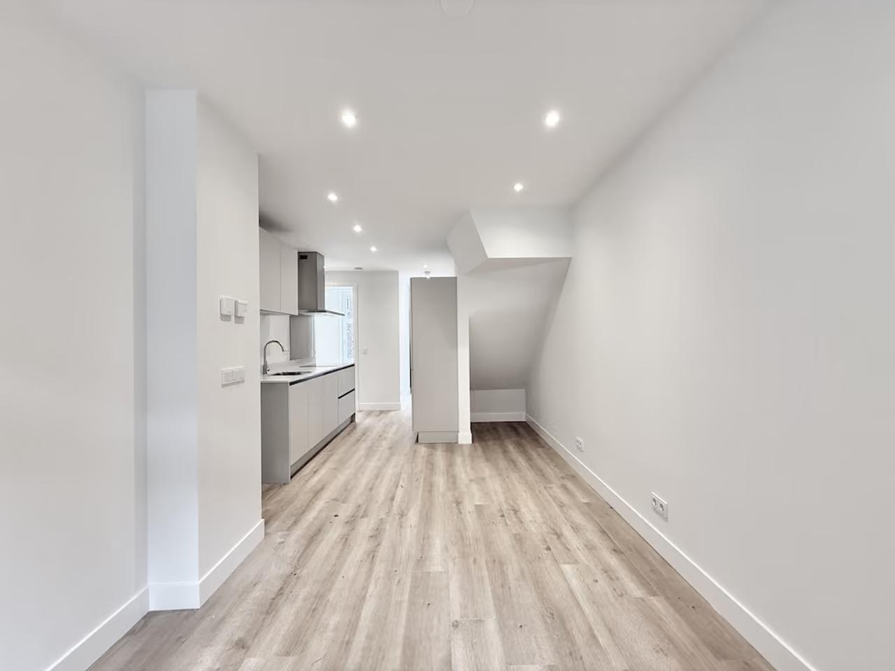 2-slaapkamer appartement met tuin in De Baarsjes - Afbeelding 2